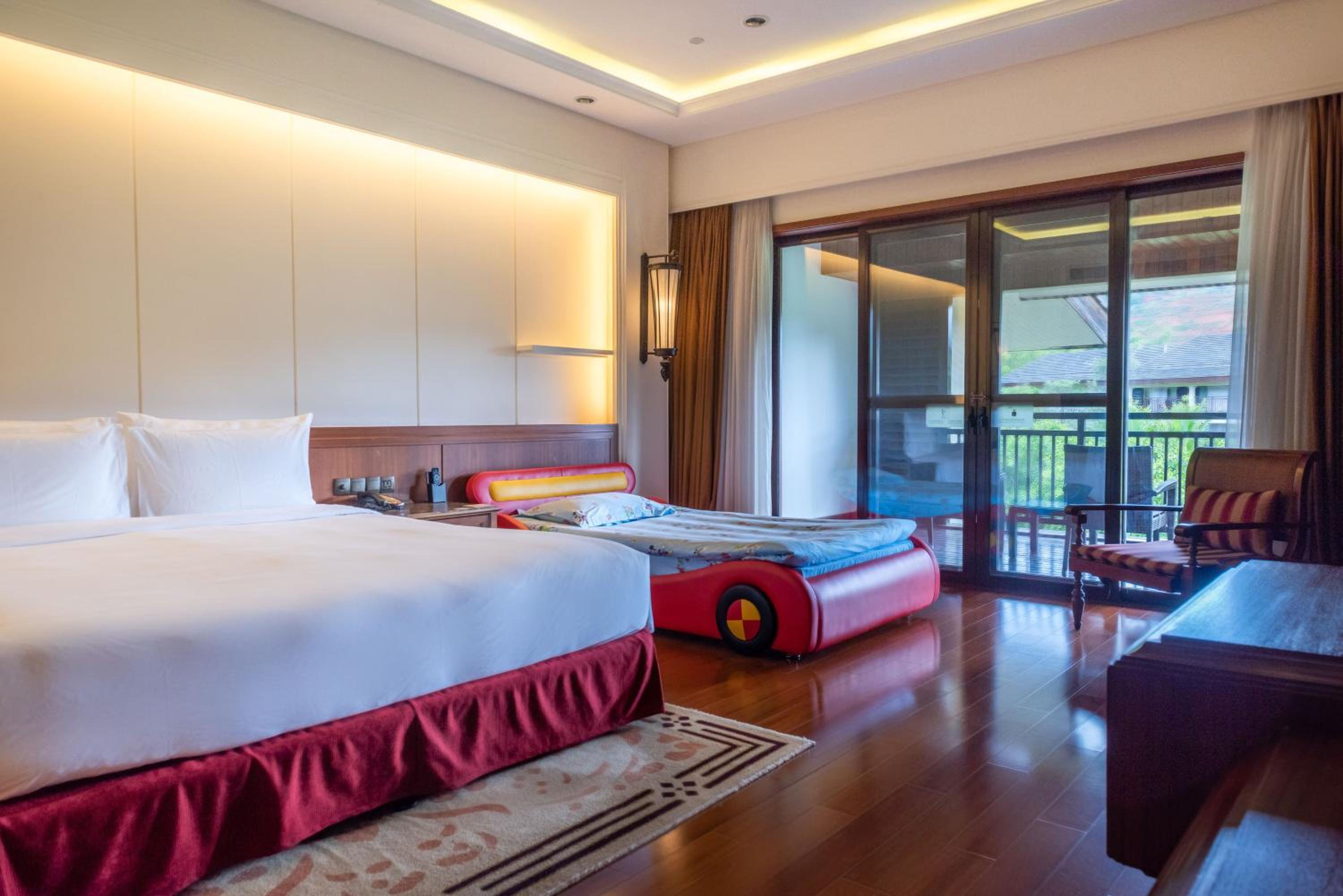 2 Bedrooms, Kids Theme, Suite, King Bed, 3 Beds