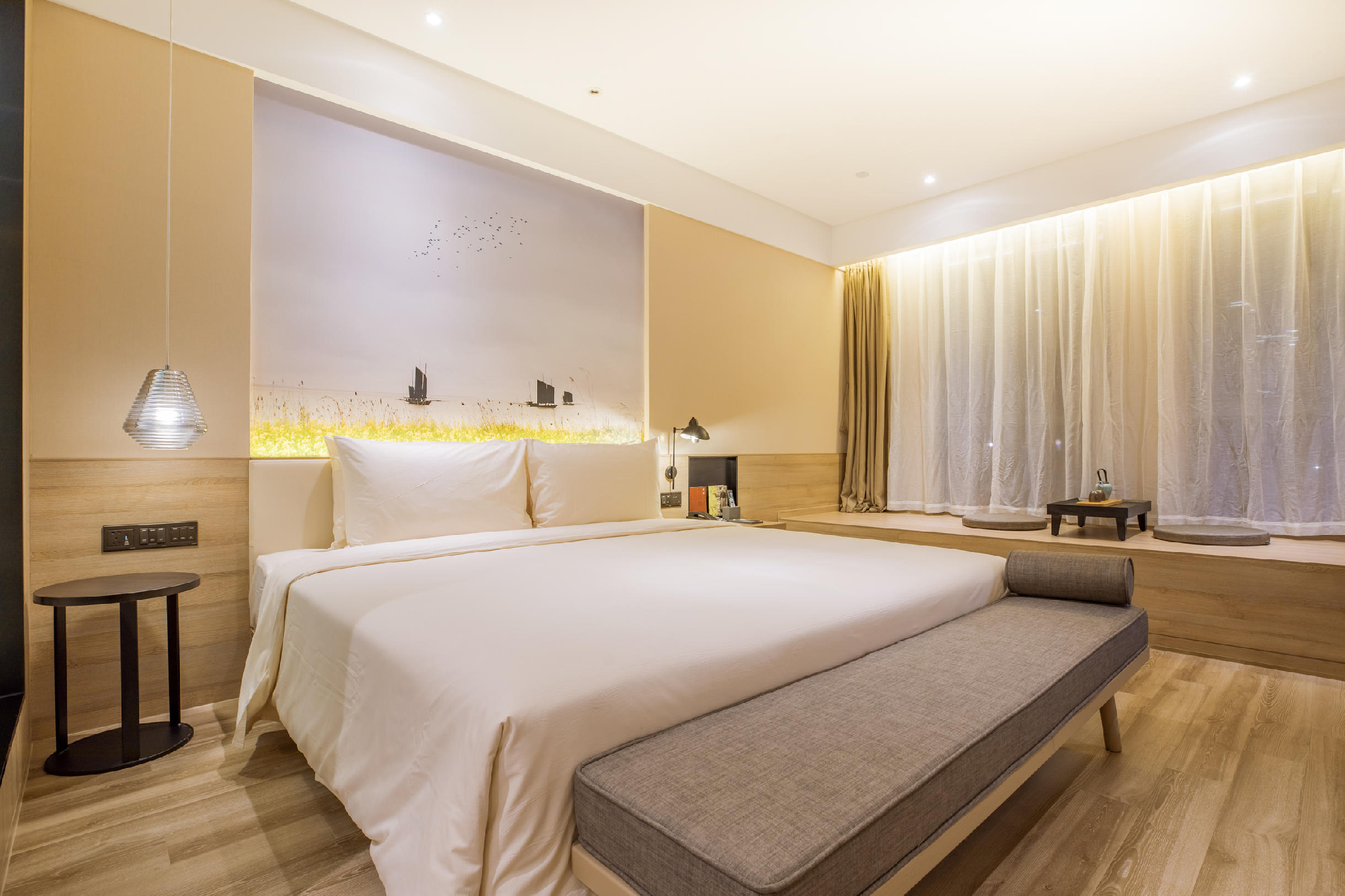Elegant, King Bed