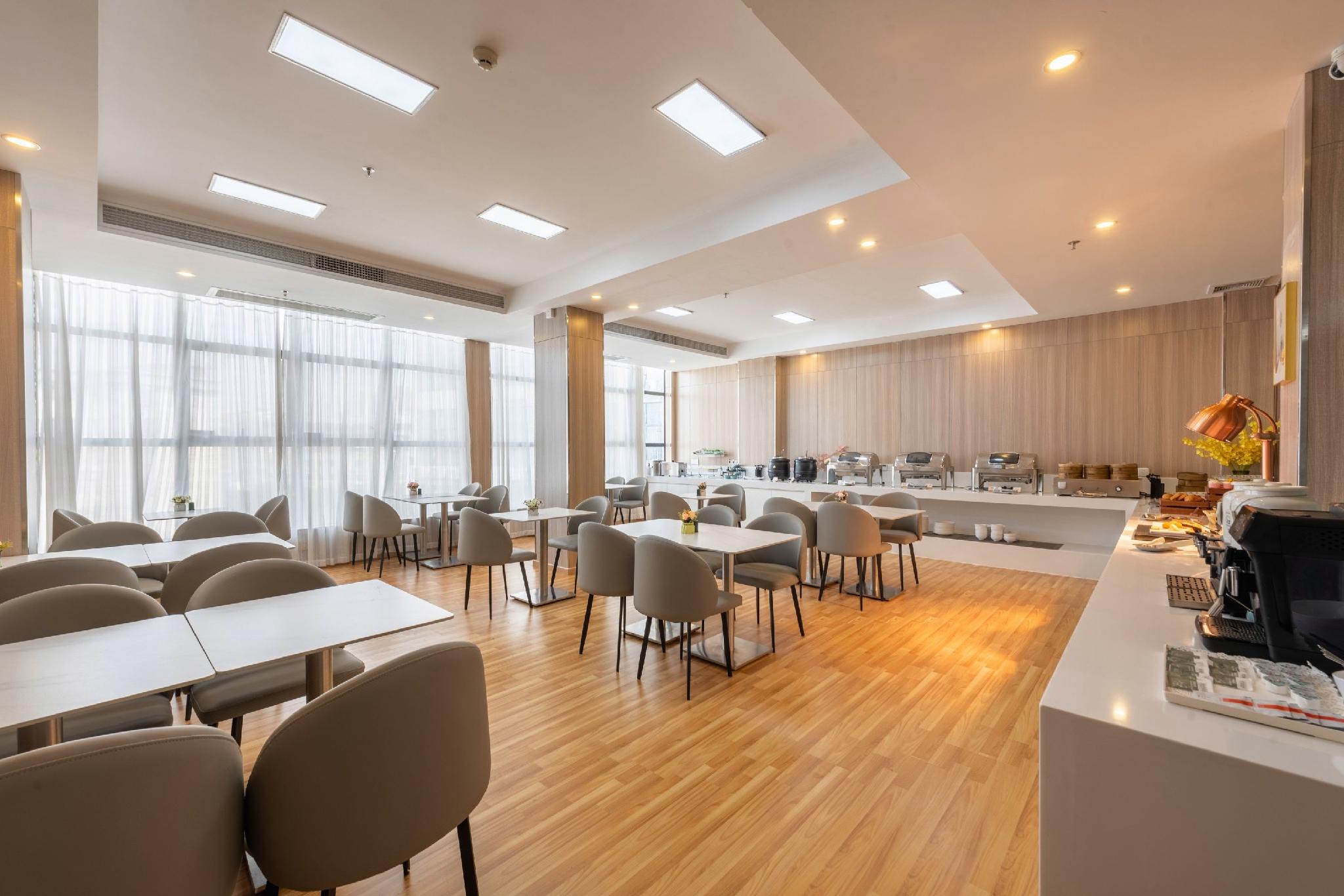 Vienna Hotel(Guangzhou North Railway Station Huaguoshan Subway Station Store) 37/45