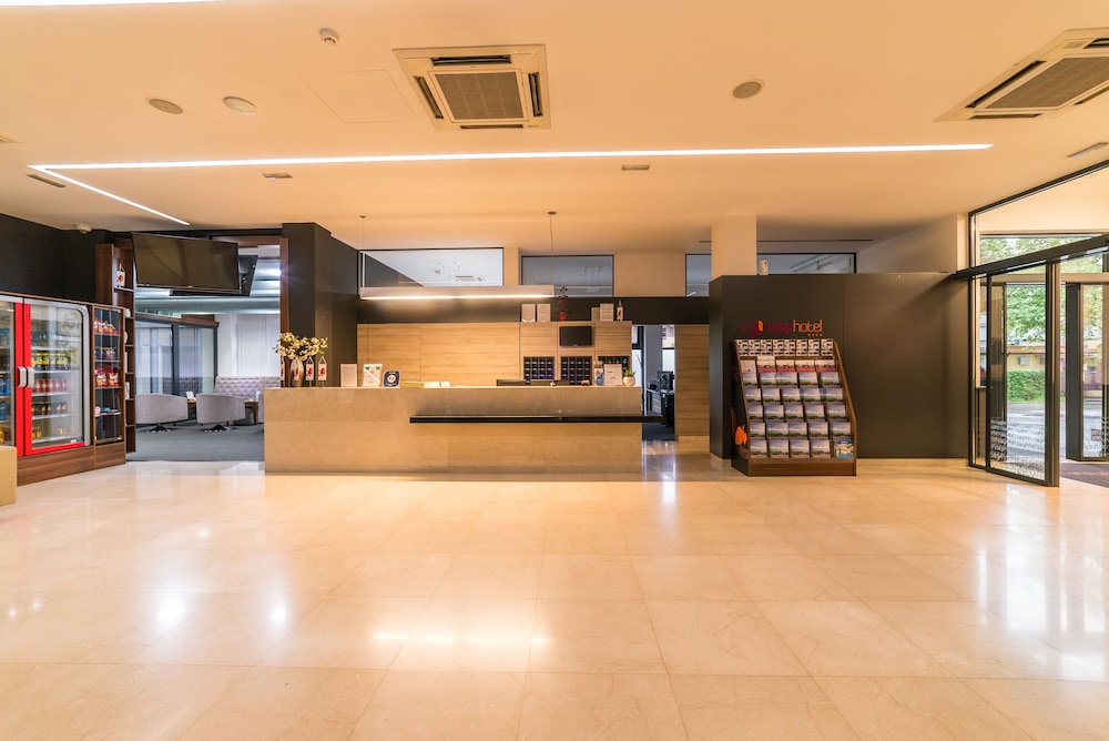 Lobby at CITY HOTEL MOSTAR, MOSTAR