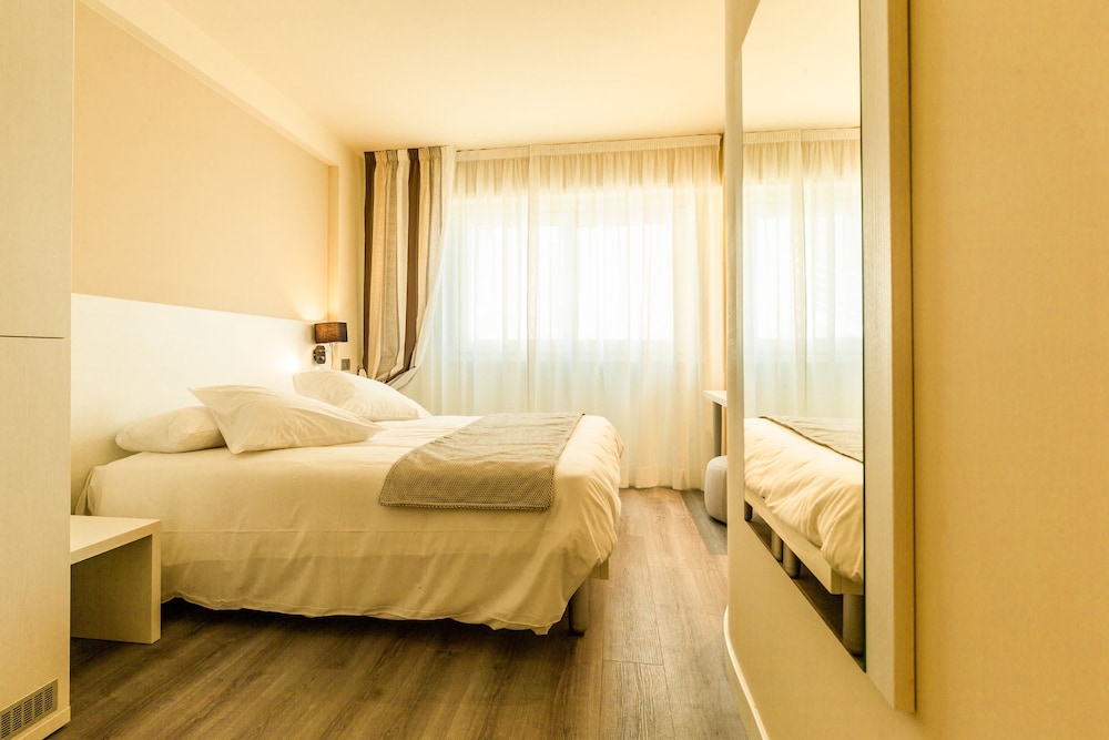 La Dolce Vita Hotel 13/30
