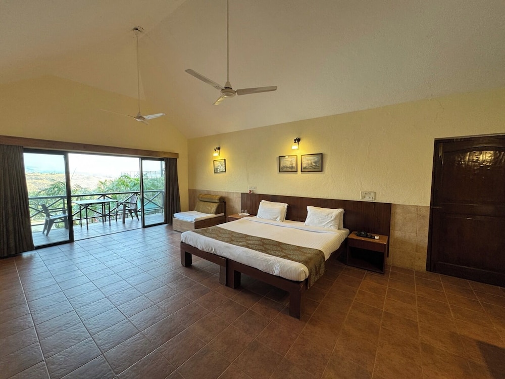 The Upper Deck Resort 4/50