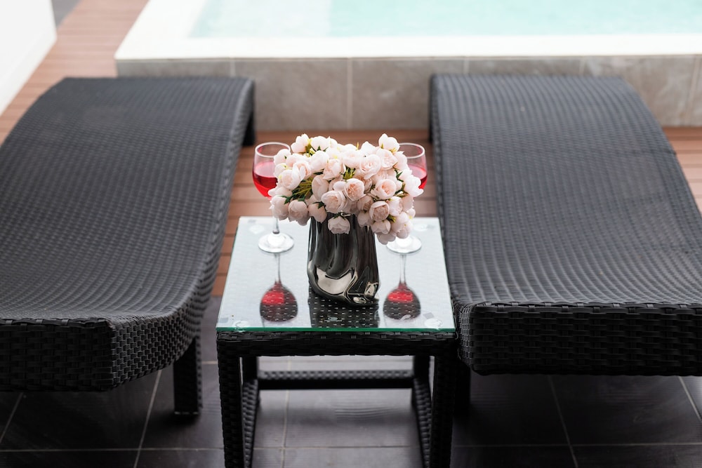 Nariya Bayfront Phuket 50/50
