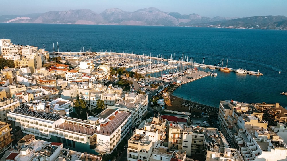 Santa Marina Unique Hotel 44/50