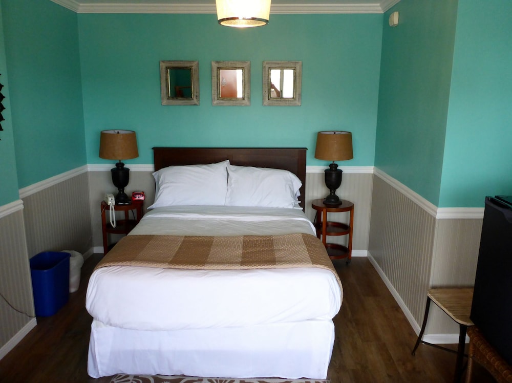Charlroy Motel 18/56