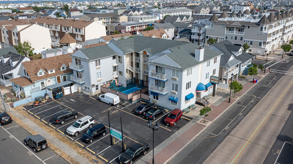 Hotel Charlee Villas By The Beach 52/62