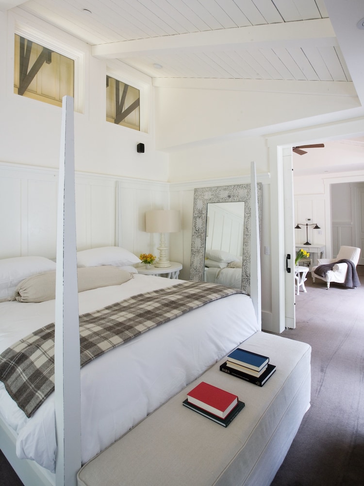1 BEDROOM, SUITE