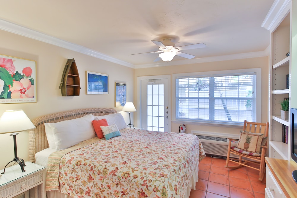 Tortuga Inn Beach Resort 47/76