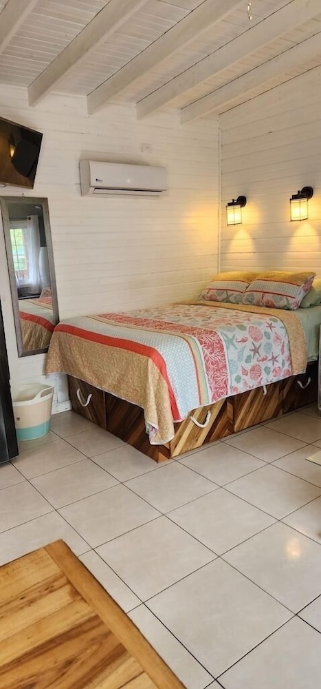 PREMIUM, STUDIO, QUEEN BED, POOL VIEW, KITCHEN