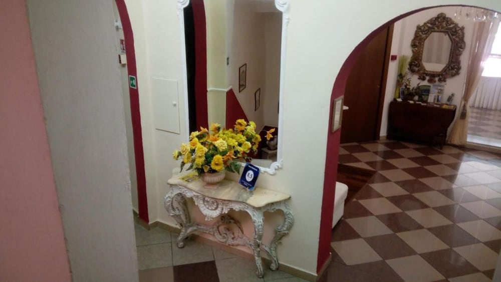 Hotel Moderno 50/50