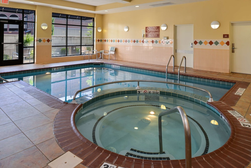 Hilton Garden Inn Terre Haute 26/66
