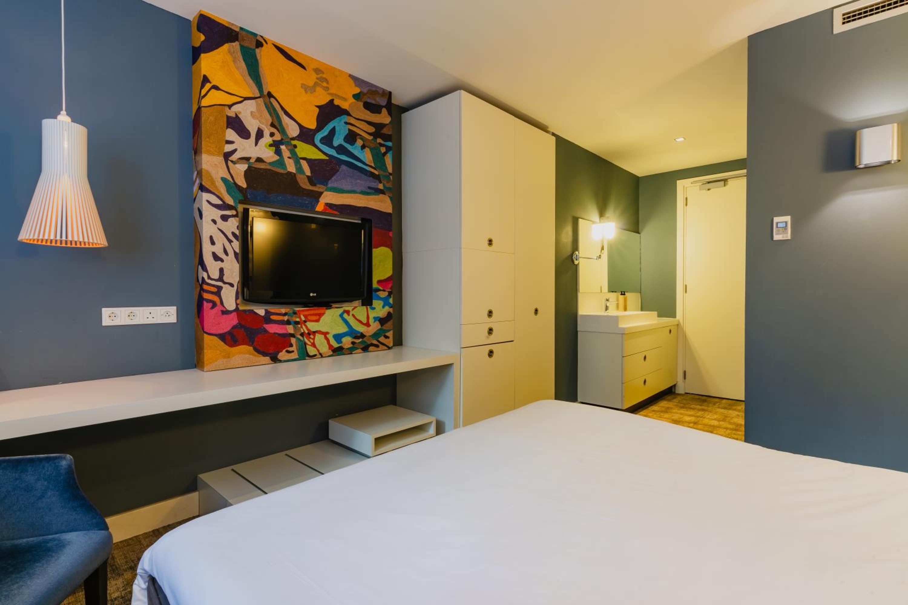 Semi Basement, Comfort, Queen Bed، Hotel JL No76 5/9
