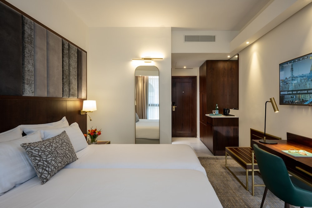 PRIME, SUPERIOR, QUEEN BED