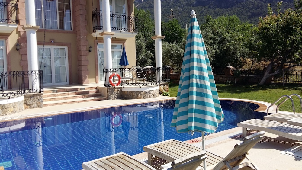 Pegasus Hotel & Villa 40/50