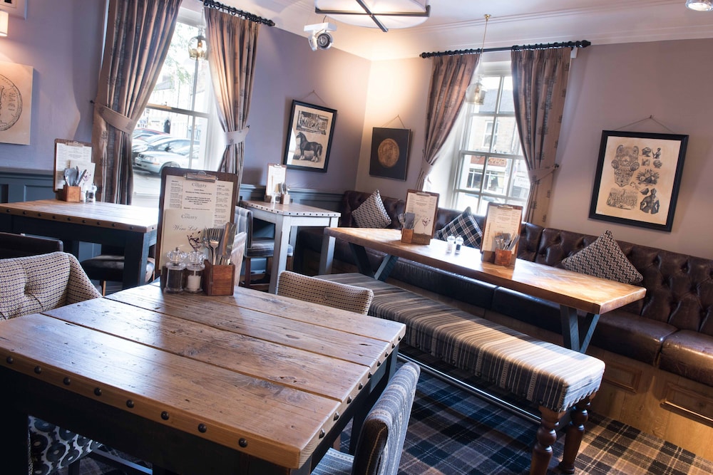 The County Hotel 27/50