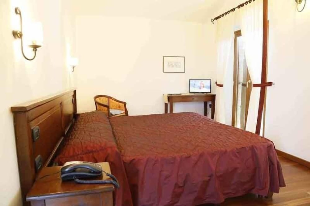 Room, Double Bed, Mountain View, Colleverde Country House Beauty and Wellness 3/8