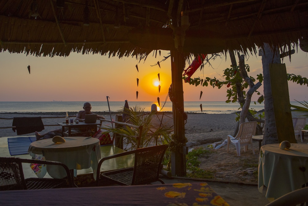 LANTA CORAL BEACH RESORT 42/50
