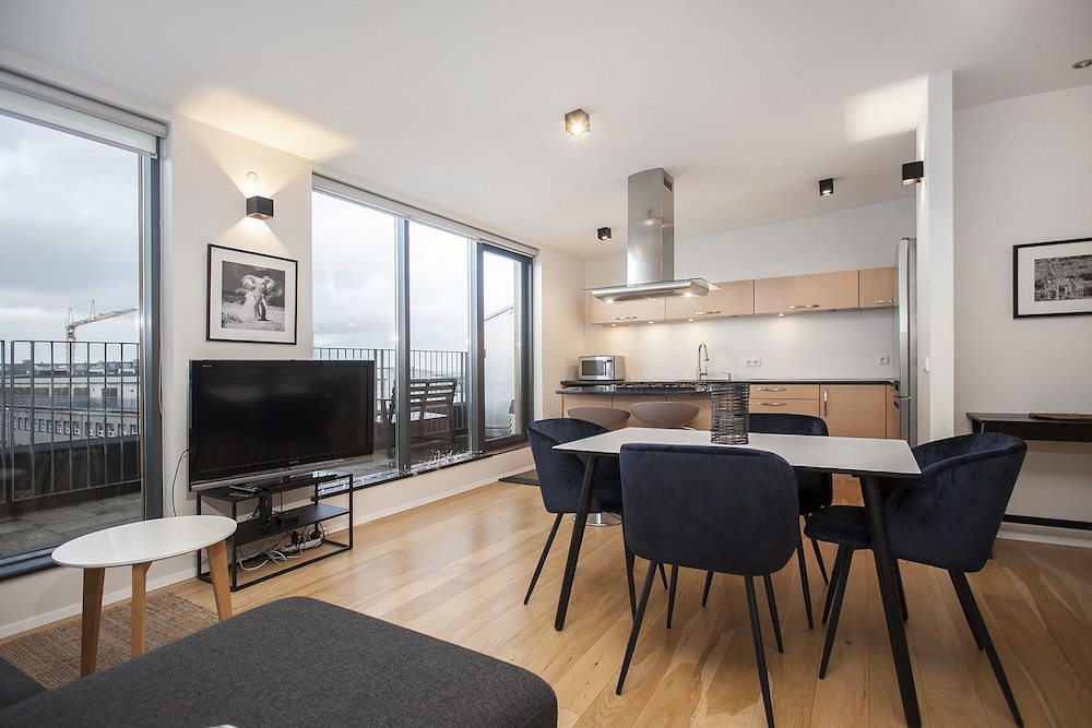 Planet Apartments 52/74