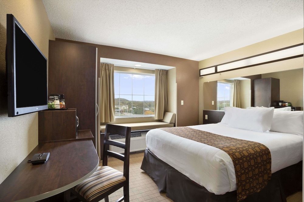 Deluxe, Queen Bed