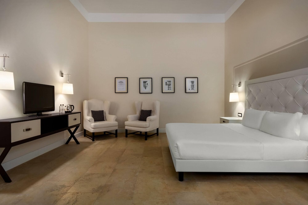 JUNIOR SUITE, QUEEN BED, SOFA