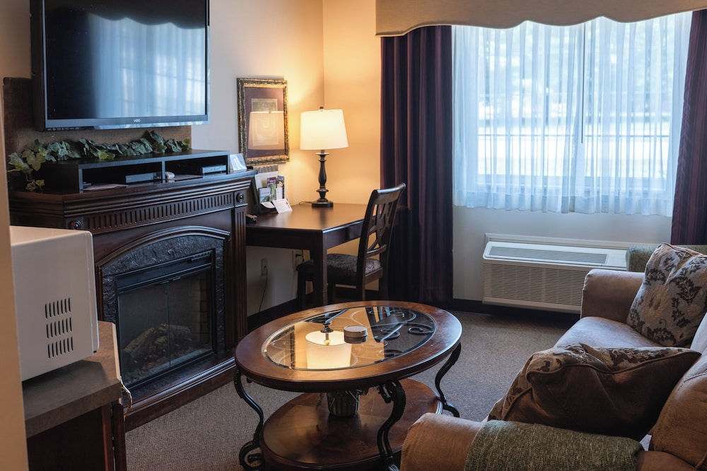 Hearthstone Inn & Suites 41/65