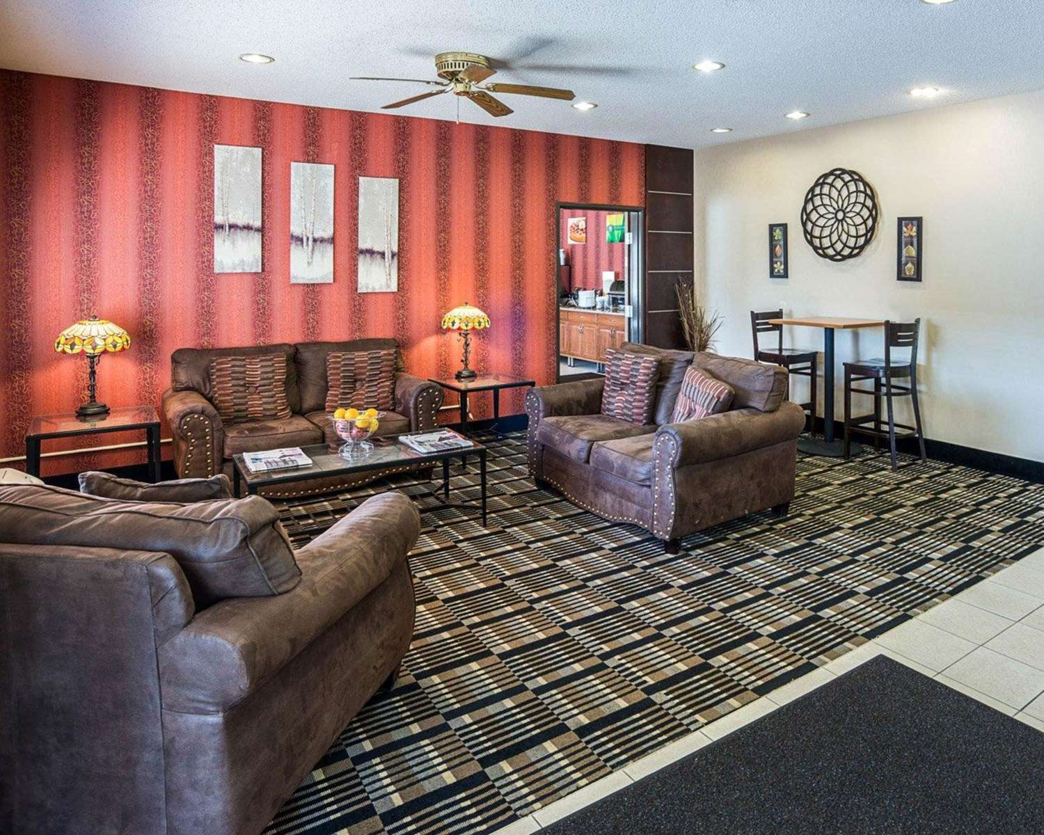 Quality Inn Brooklyn Center 16/22