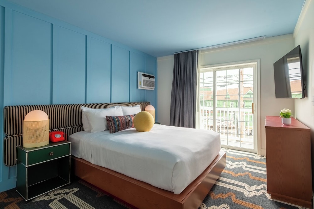 2 Bedrooms, Suite, 2 Queen Beds, Sofa, Balcony, Ogunquit Hotel 4/10