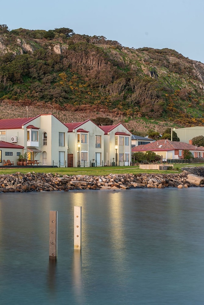 STANLEY VILLAGE WATERFRONT ACCOMMODATION 67/70