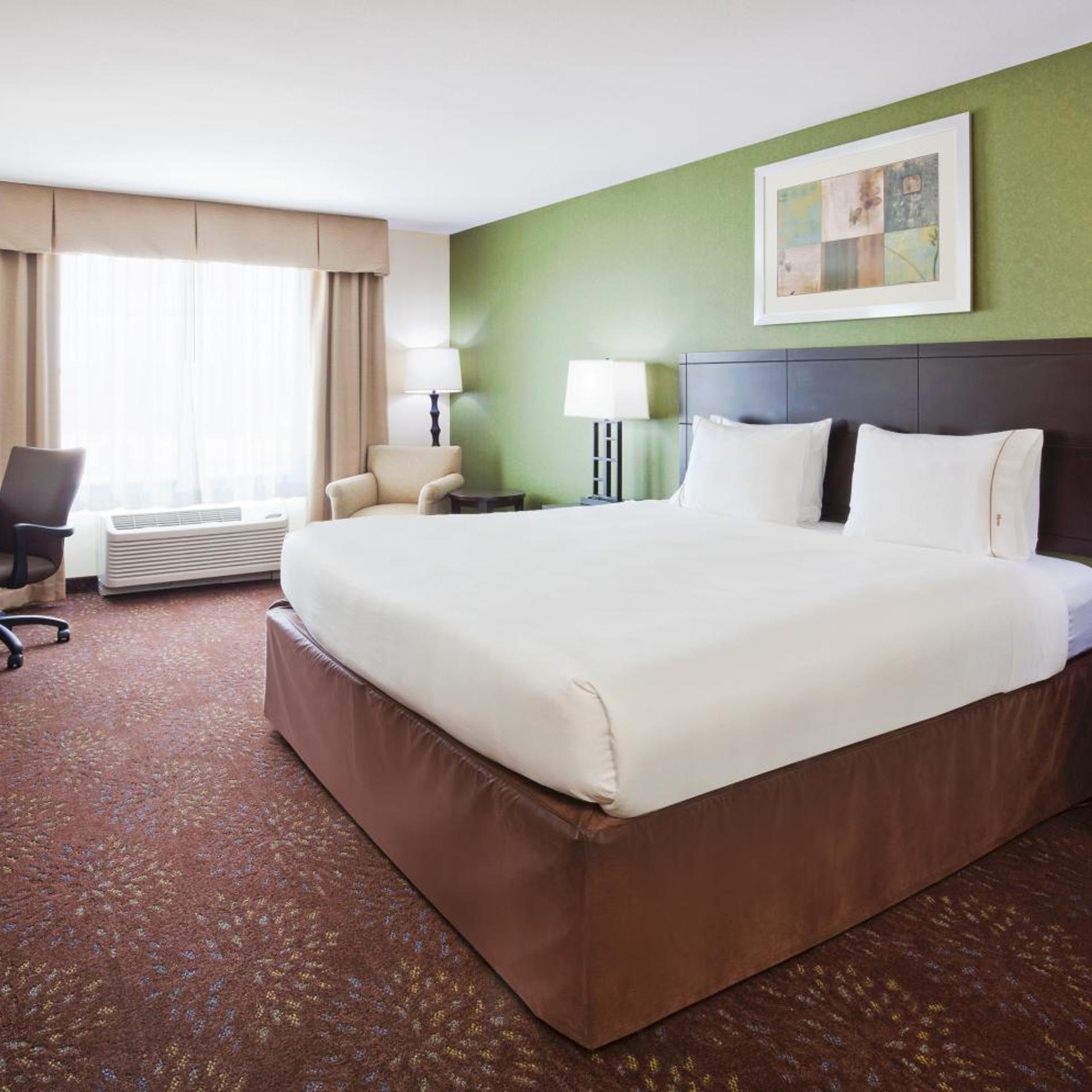 جناح بغرفة نوم واحدة لذوي الإعاقة، Holiday Inn Express Hotel Suites Rochester 4/9
