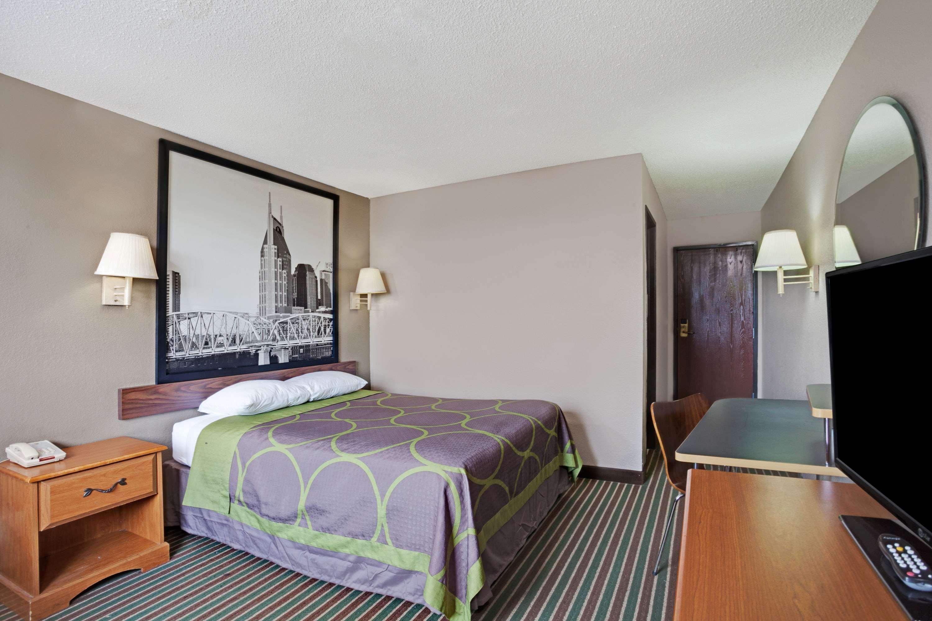 Super 8 By Wyndham Nashville/ Dntn/ Opryland Area 15/25
