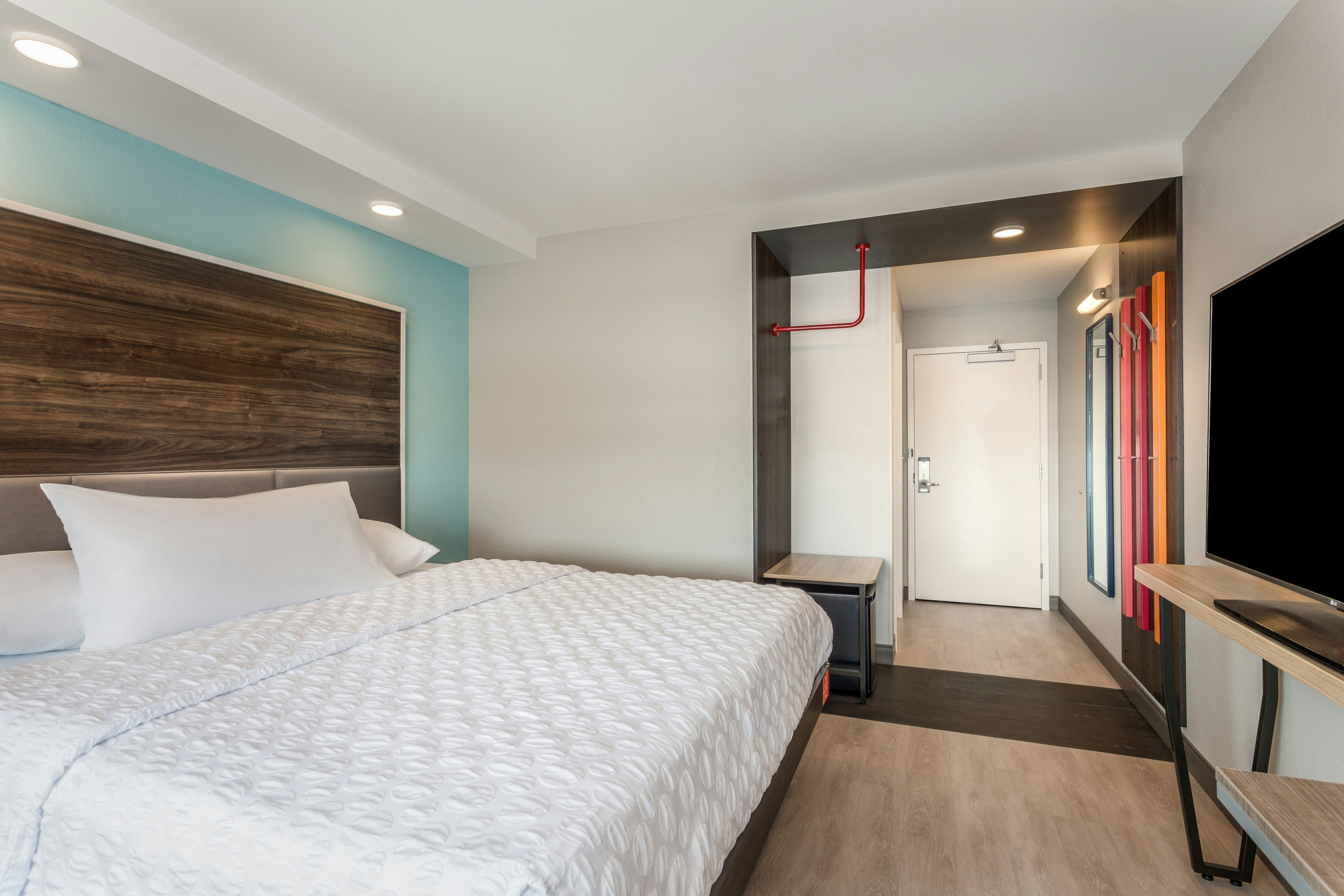 ROOM, KING BED