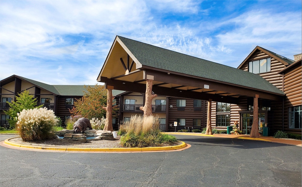 Grand Bear Resort at Starved Rock 1/57