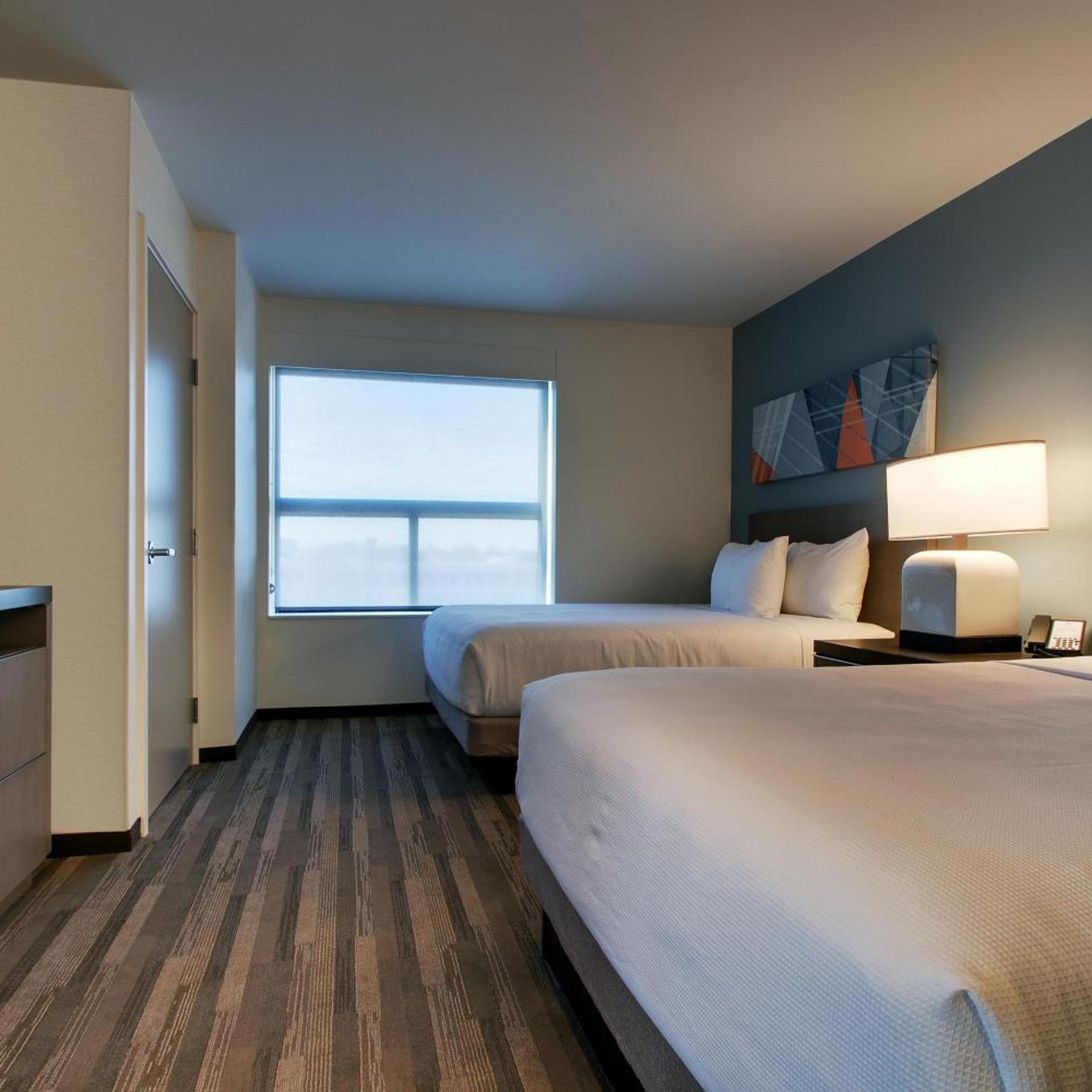 Guest Room, 2 Queen Beds, Den