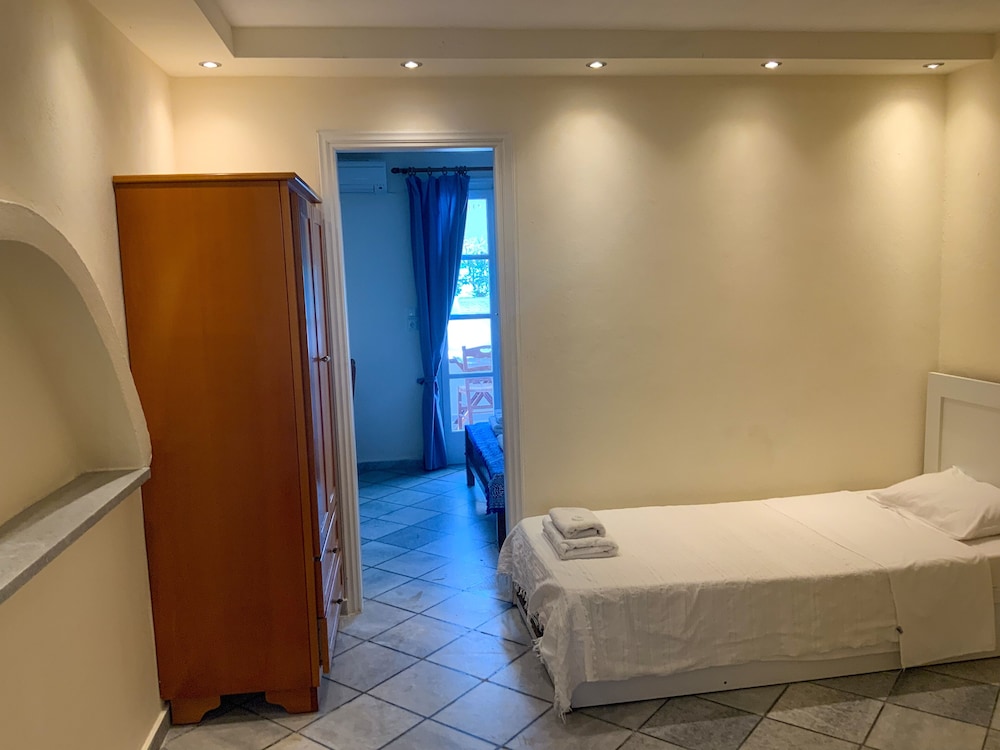 Sea View Apartments and Studios 25/50