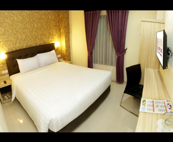 Hersya Front One Inn Surabaya 10/29