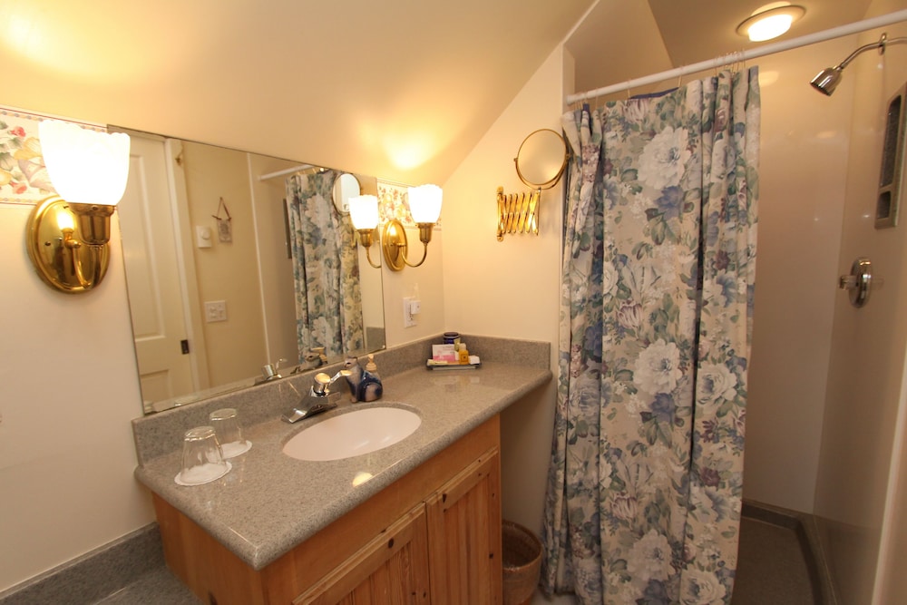 Joshua Grindle Inn 61/64