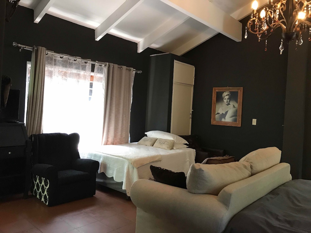 Waterhouse Guest Lodges 295 Indus Street 33/50