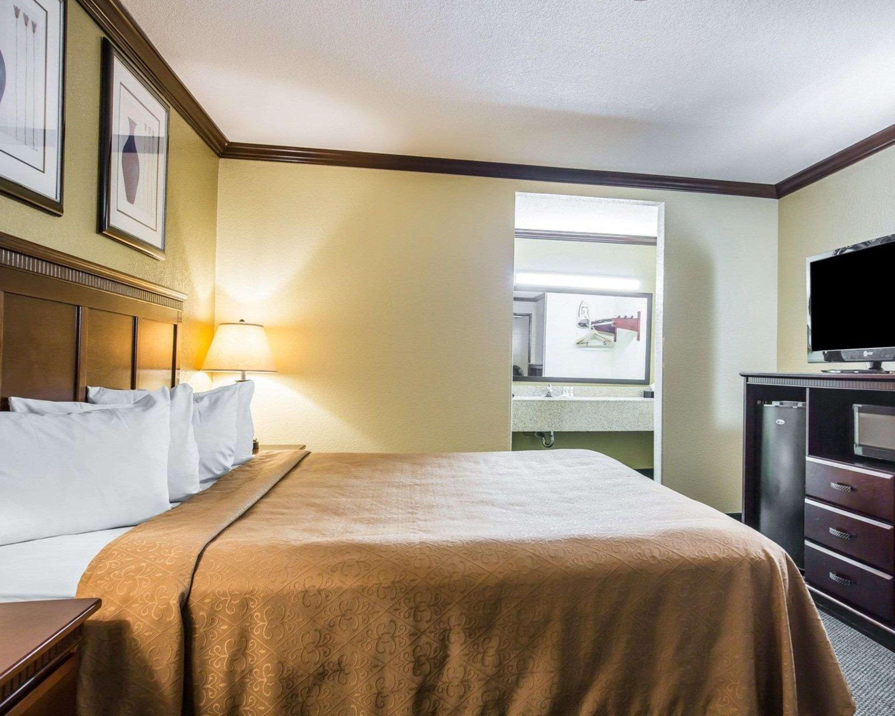 ROOM, KING BED