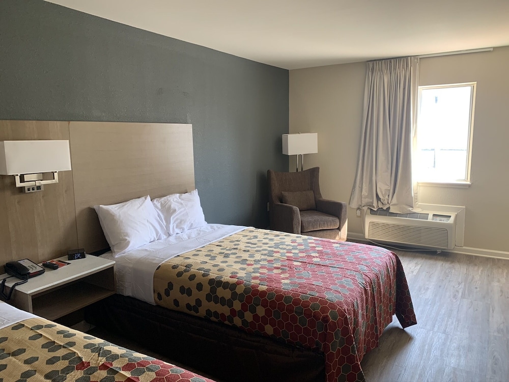 Econo Lodge Cherry Point 13/43