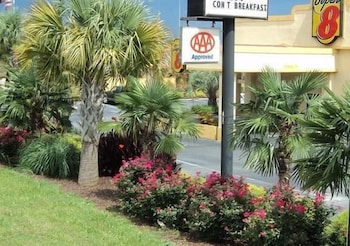 Super 8 by Wyndham Stockbridge 26/30