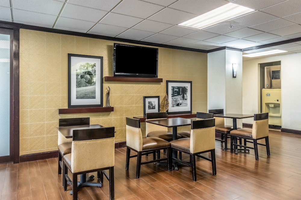 Wingate by Wyndham Conway, AR 39/52