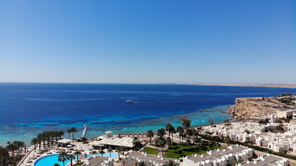 Reef Oasis Beach Resort 80/82