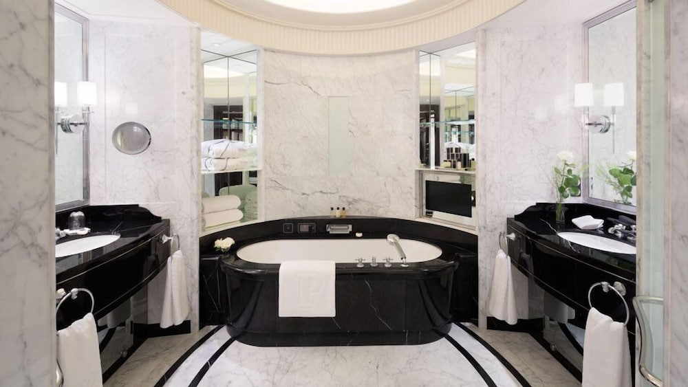 The Peninsula Paris 47/56