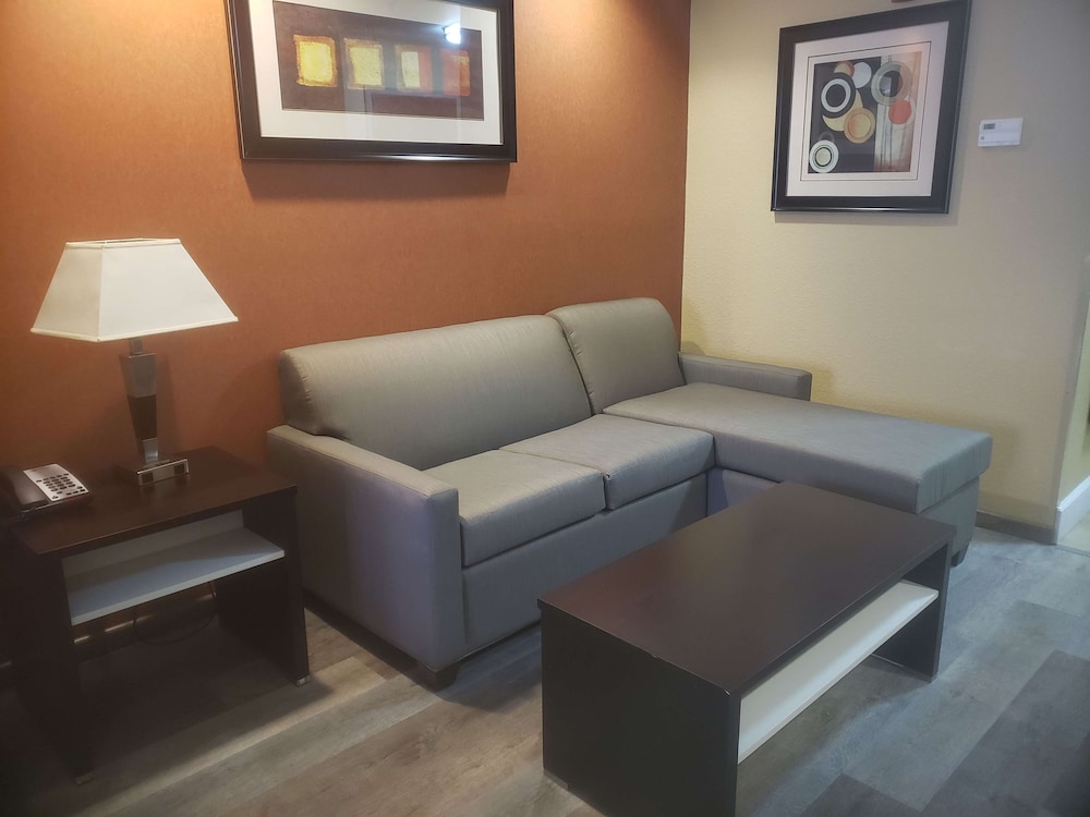 Best Western Plus JFK Inn & Suites 38/49