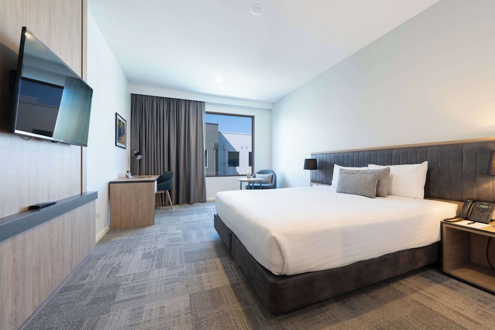 SUPERIOR, KING BED