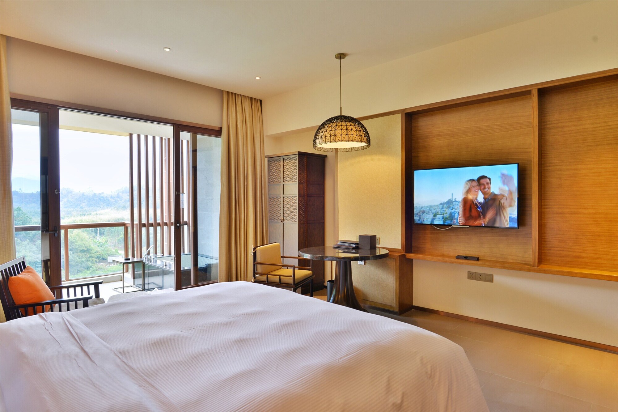 ROOM, KING BED, ACCESSIBLE