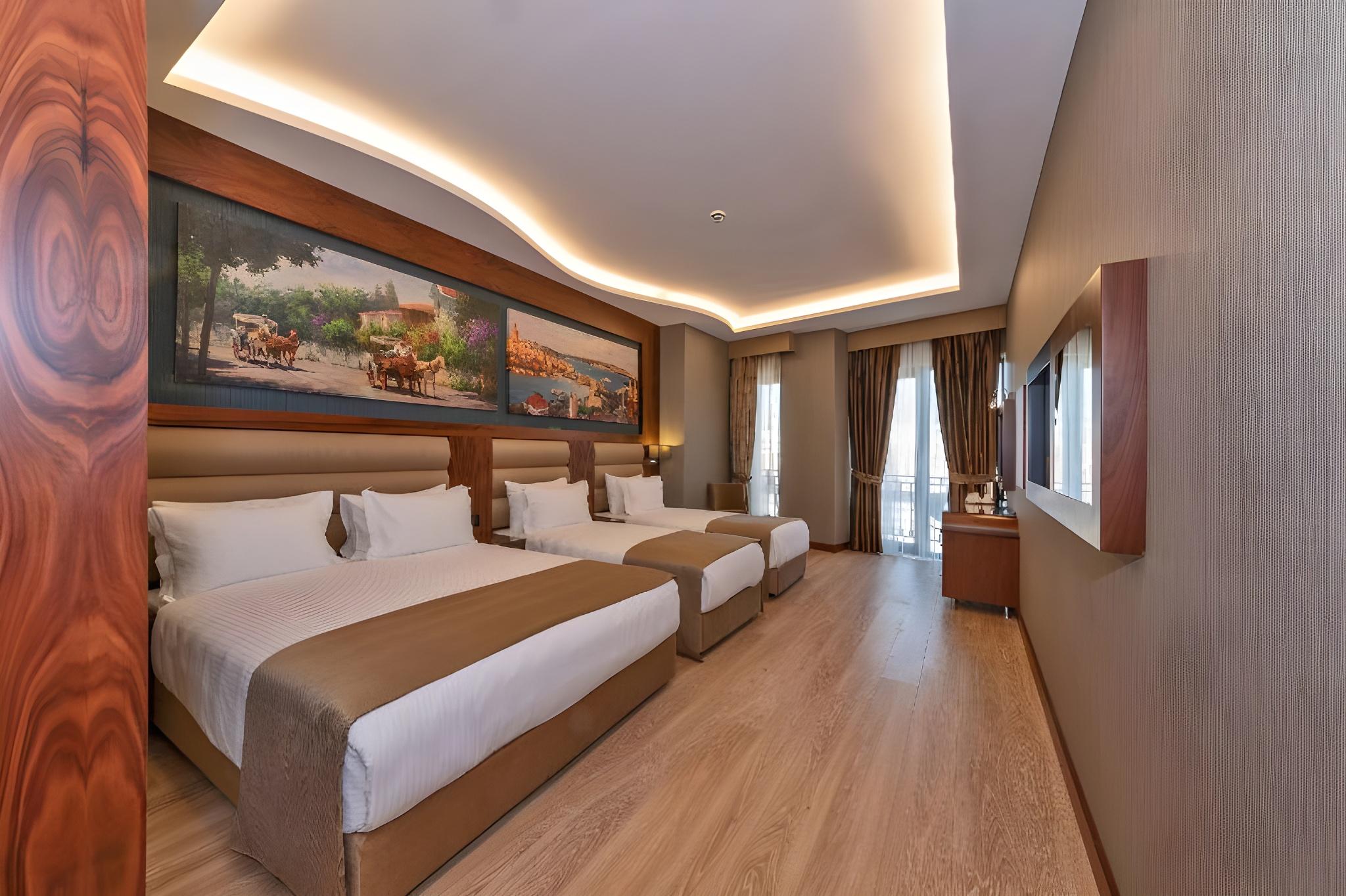 DELUXE FAMILY ROOM