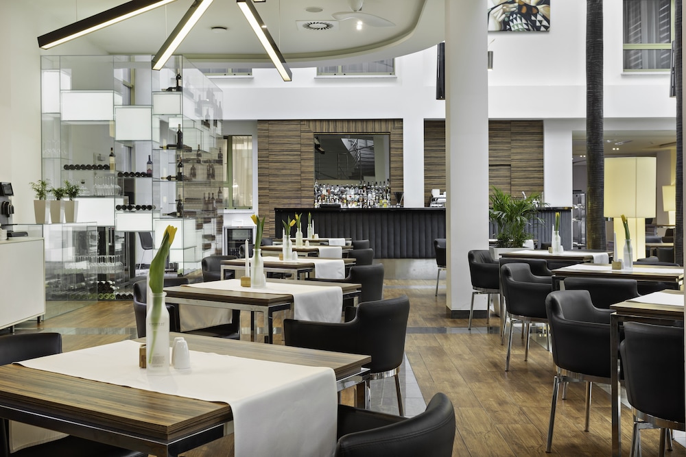 HOTEL MODERNO 50/63