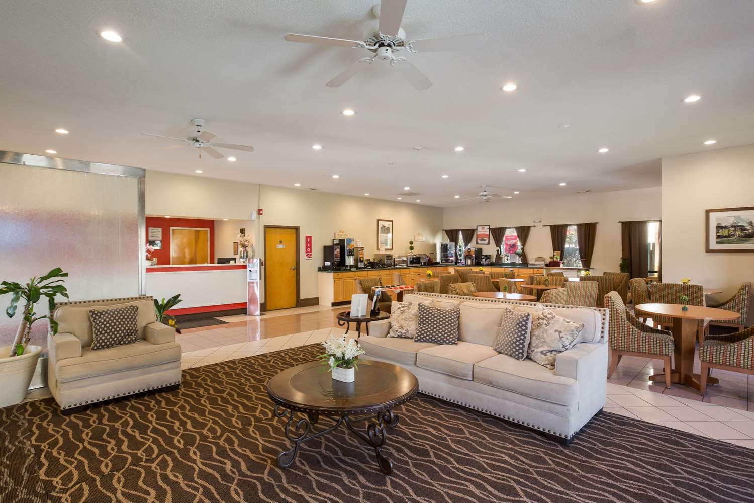 Econo Lodge Inn & Suites Hardeeville-I-95 25/59