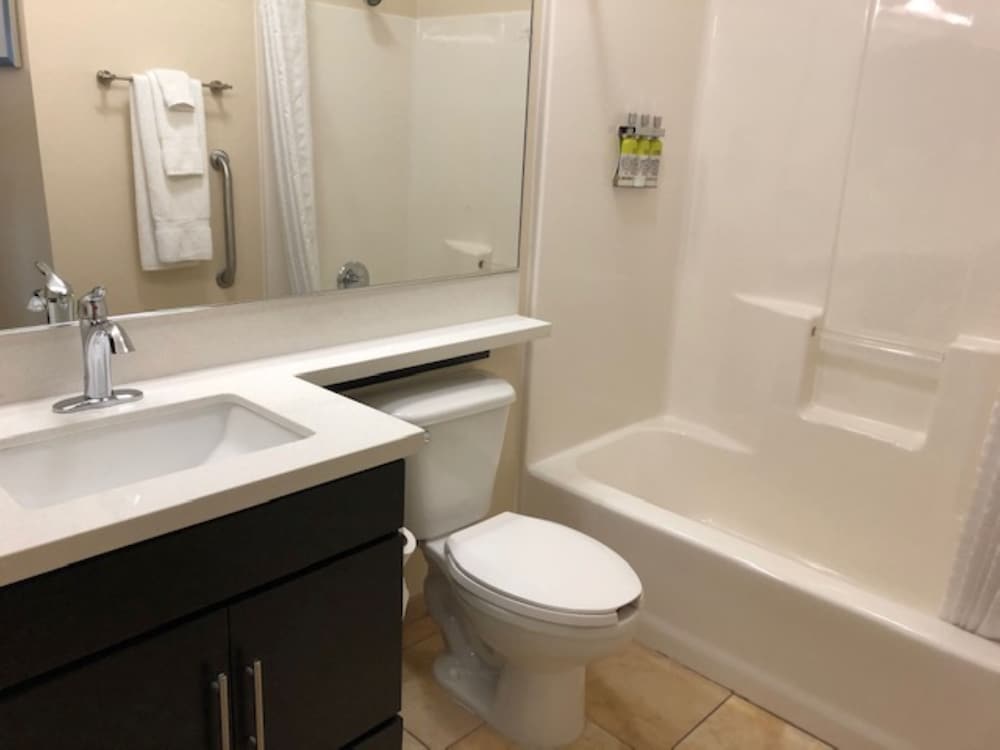 Candlewood Suites Fort Wayne by IHG 46/50